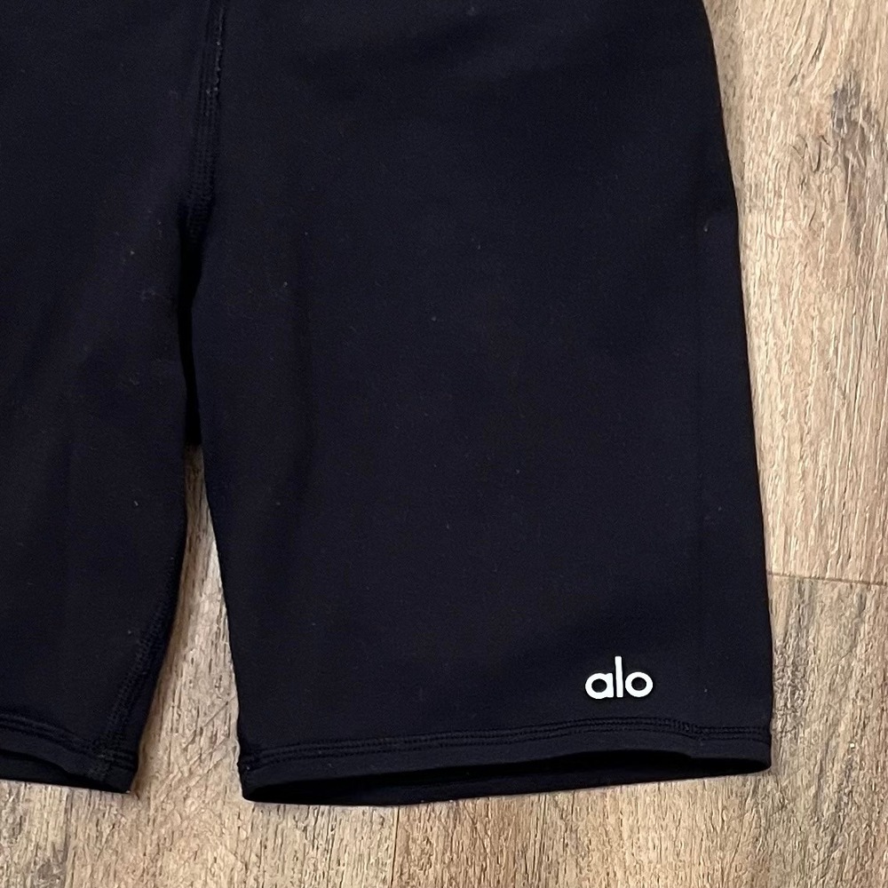Alo Yoga Women's 7" High-Waist Biker Shorts in Black Size XS Activewear - Picture 8 of 11